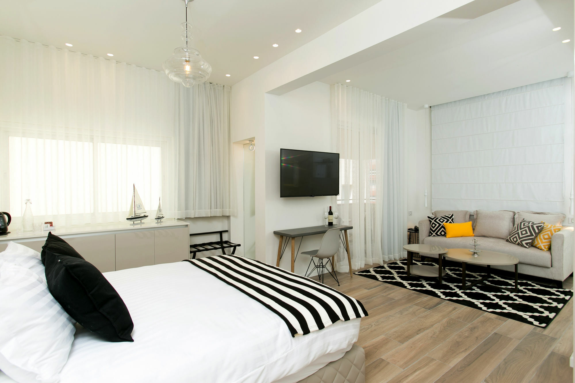 K Suites Tlv By The Beach Тель-Авив Экстерьер фото